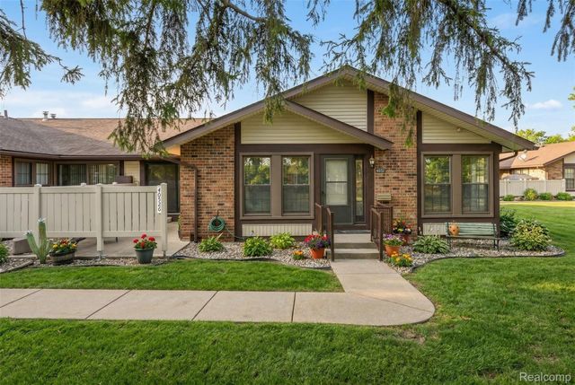 40526 Newport Drive, Plymouth Charter Township, MI 48170