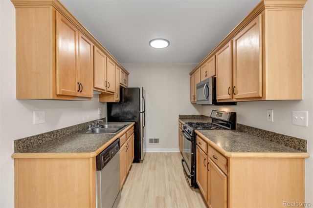 40526 Newport Drive, Plymouth Charter Township, MI 48170