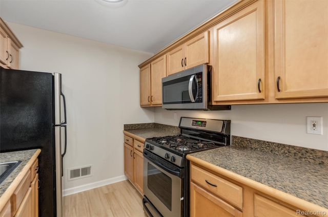 40526 Newport Drive, Plymouth Charter Township, MI 48170