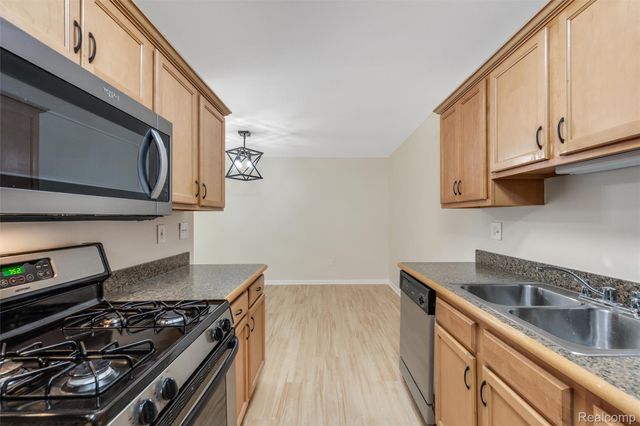 40526 Newport Drive, Plymouth Charter Township, MI 48170