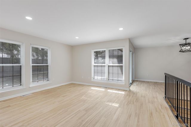 40526 Newport Drive, Plymouth Charter Township, MI 48170