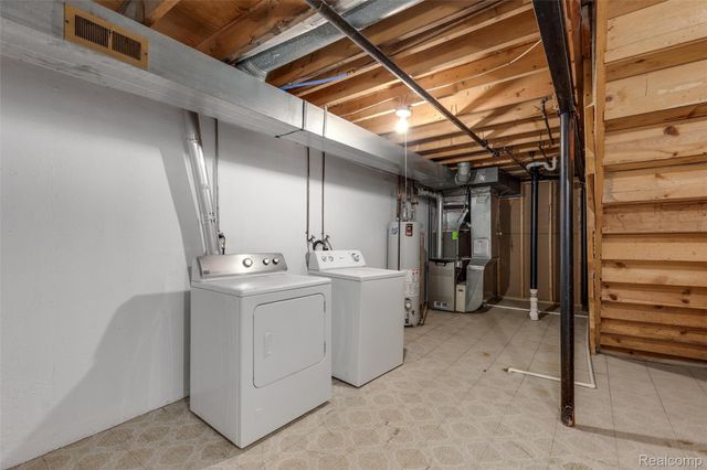 40526 Newport Drive, Plymouth Charter Township, MI 48170