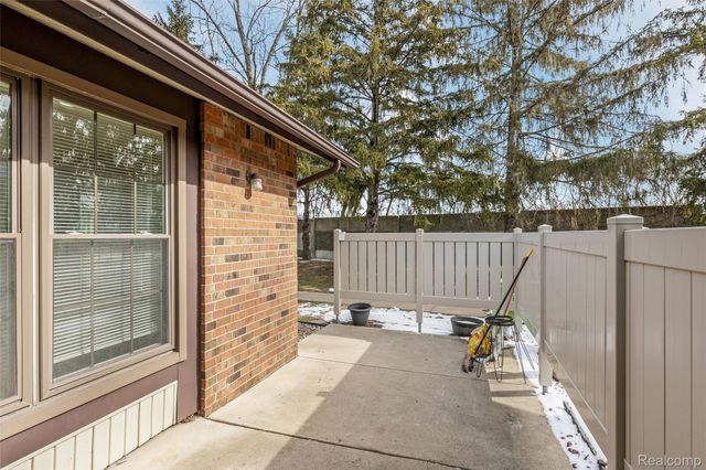 40526 Newport Drive, Plymouth Charter Township, MI 48170