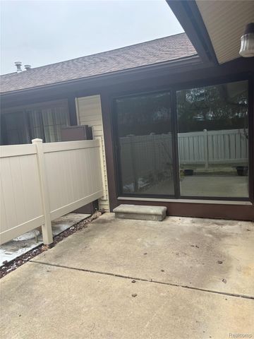 40526 Newport Drive, Plymouth Charter Township, MI 48170