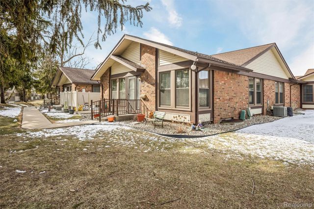 40526 Newport Drive, Plymouth Charter Township, MI 48170