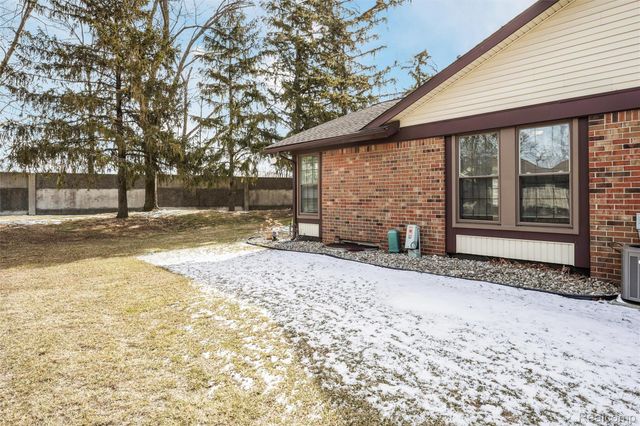 40526 Newport Drive, Plymouth Charter Township, MI 48170