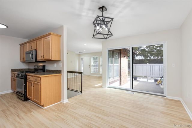 40526 Newport Drive, Plymouth Charter Township, MI 48170