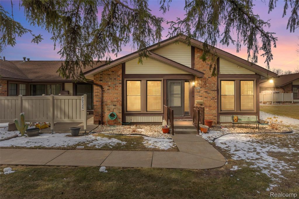 40526 Newport Drive, Plymouth Charter Township, MI 48170