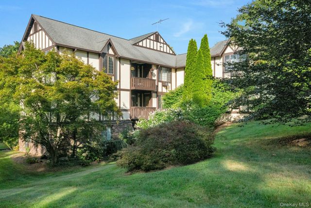 60 Foxwood Drive 2, Pleasantville, NY 10570