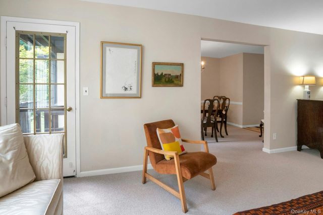 60 Foxwood Drive 2, Pleasantville, NY 10570