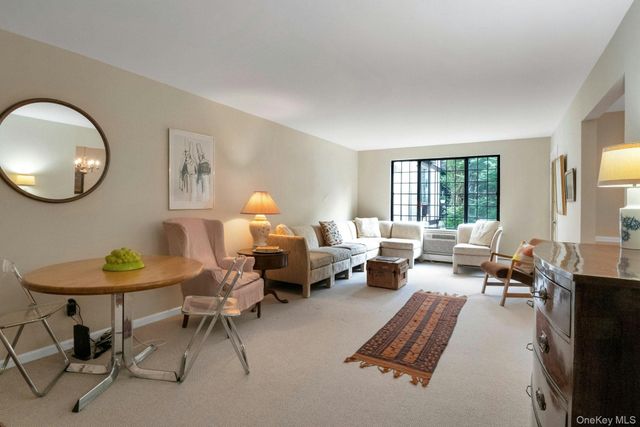 60 Foxwood Drive 2, Pleasantville, NY 10570