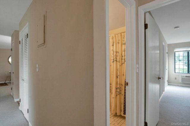 60 Foxwood Drive 2, Pleasantville, NY 10570