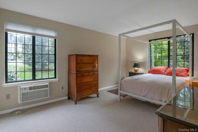 60 Foxwood Drive 2, Pleasantville, NY 10570