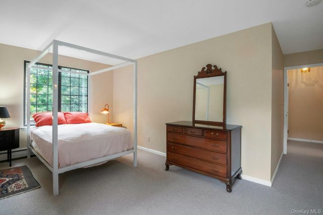 60 Foxwood Drive 2, Pleasantville, NY 10570