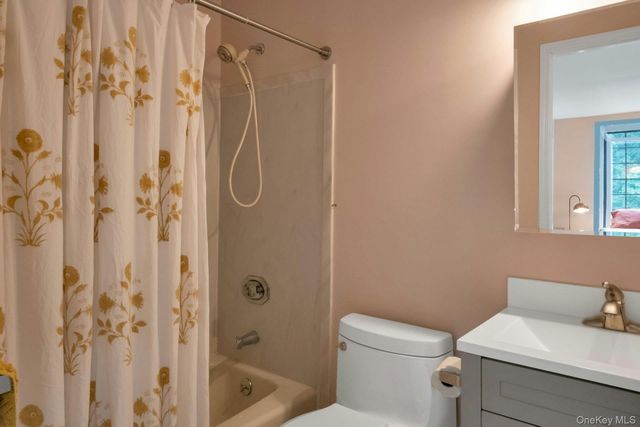 60 Foxwood Drive 2, Pleasantville, NY 10570