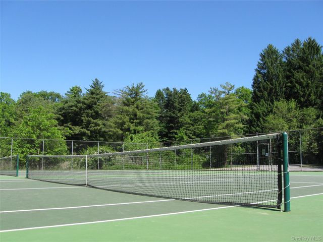 60 Foxwood Drive 2, Pleasantville, NY 10570