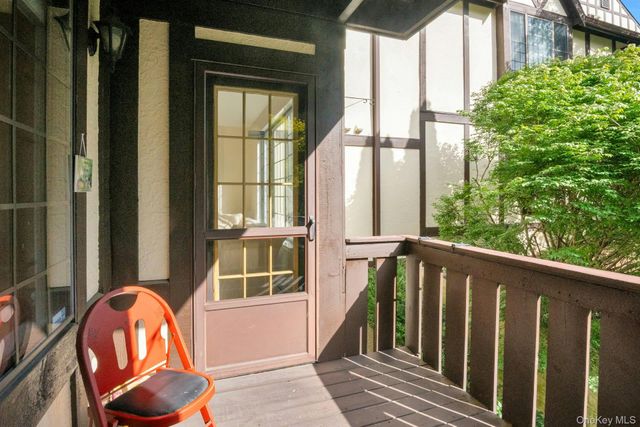 60 Foxwood Drive 2, Pleasantville, NY 10570