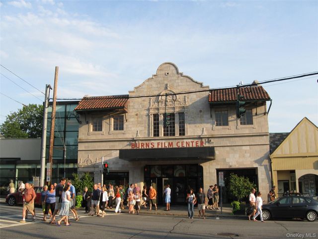 60 Foxwood Drive 2, Pleasantville, NY 10570