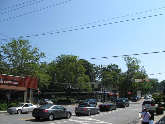 60 Foxwood Drive 2, Pleasantville, NY 10570