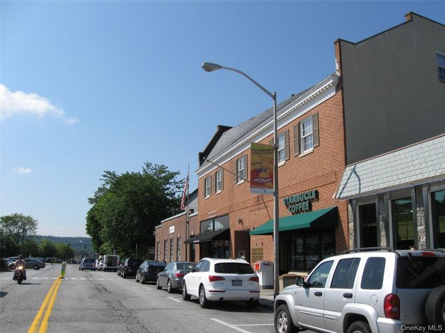 60 Foxwood Drive 2, Pleasantville, NY 10570