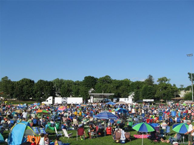 60 Foxwood Drive 2, Pleasantville, NY 10570