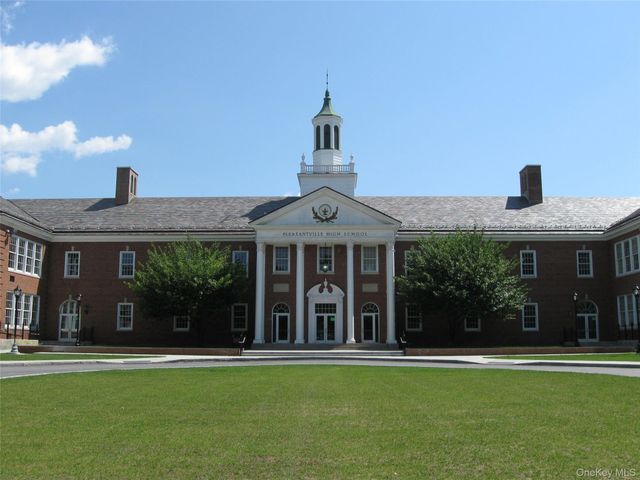 60 Foxwood Drive 2, Pleasantville, NY 10570