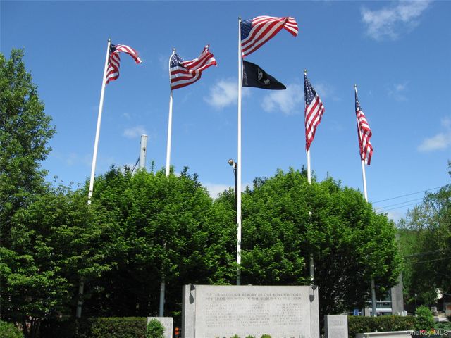 60 Foxwood Drive 2, Pleasantville, NY 10570