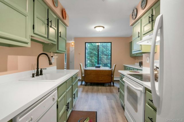 60 Foxwood Drive 2, Pleasantville, NY 10570