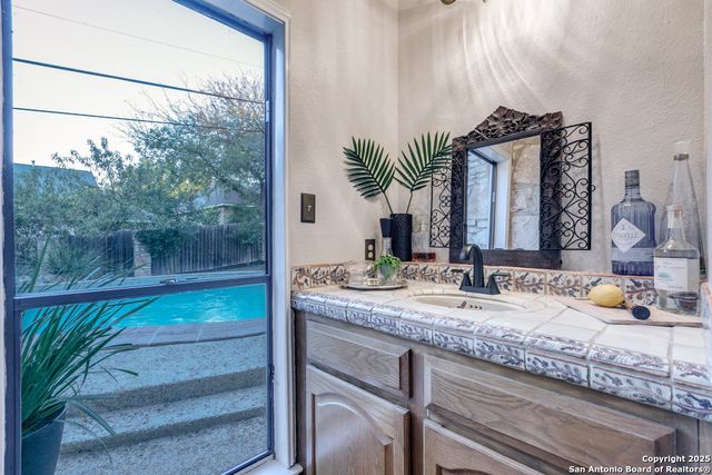 1707 Whitehaven, San Antonio, TX 78232