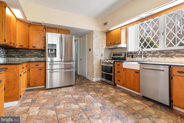 825 E HAINES ST, Philadelphia, PA 19138