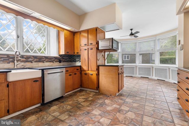 825 E HAINES ST, Philadelphia, PA 19138