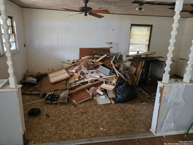 105 N Moss, Seguin, TX 78155