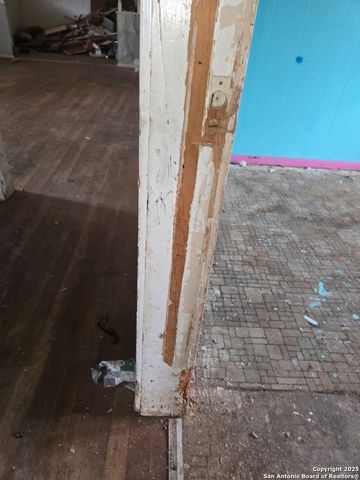 105 N Moss, Seguin, TX 78155