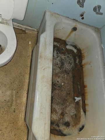 105 N Moss, Seguin, TX 78155