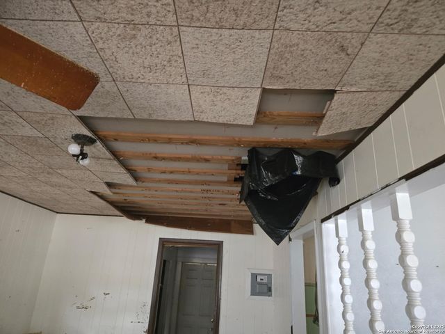 105 N Moss, Seguin, TX 78155