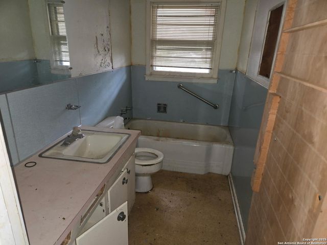 105 N Moss, Seguin, TX 78155