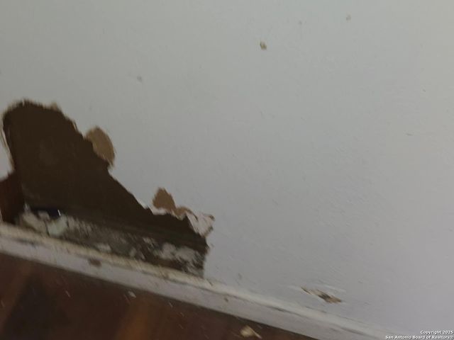 105 N Moss, Seguin, TX 78155