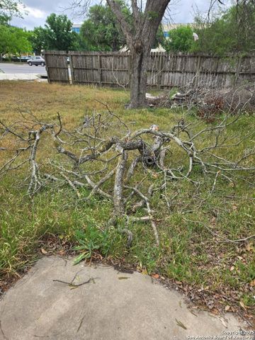 105 N Moss, Seguin, TX 78155