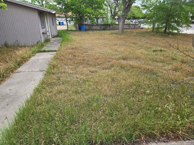 105 N Moss, Seguin, TX 78155