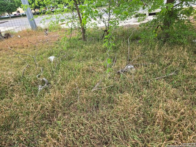 105 N Moss, Seguin, TX 78155