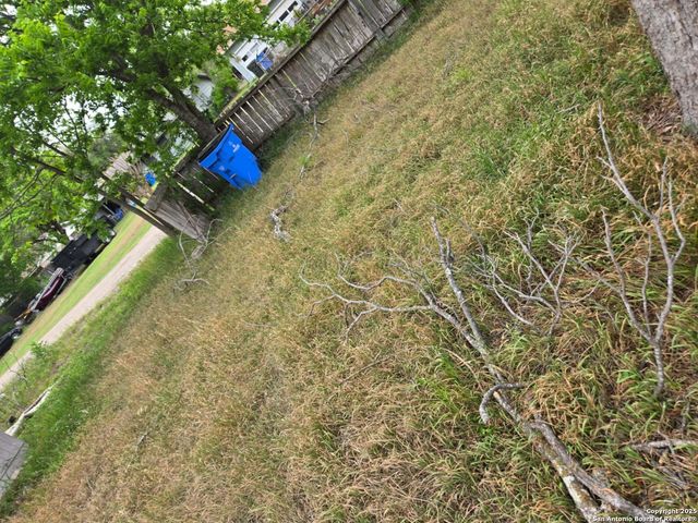 105 N Moss, Seguin, TX 78155