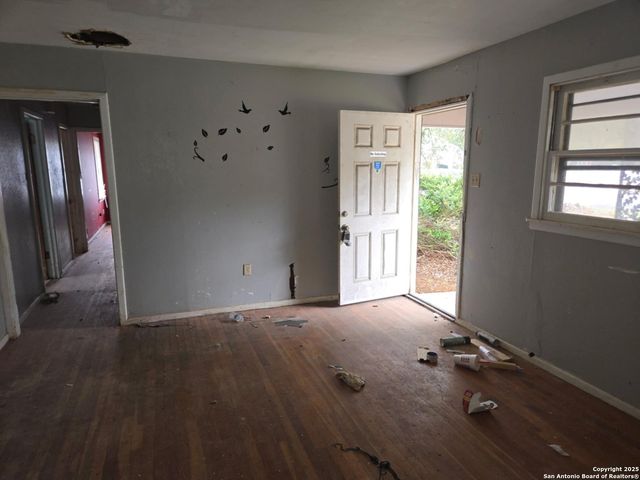 105 N Moss, Seguin, TX 78155