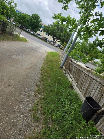 105 N Moss, Seguin, TX 78155