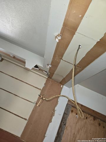 105 N Moss, Seguin, TX 78155