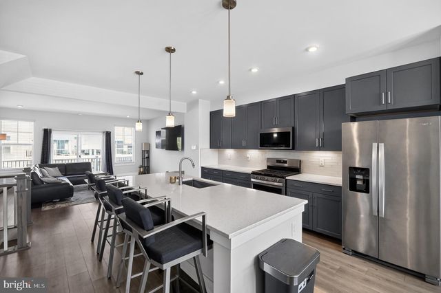 17768 KINGFISHER ISLE RD, Dumfries, VA 22026