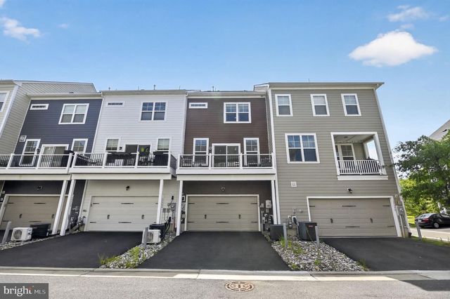 17768 KINGFISHER ISLE RD, Dumfries, VA 22026