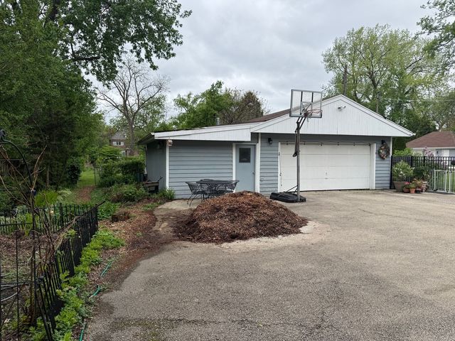 5612 S County Line Road, Hinsdale, IL 60521