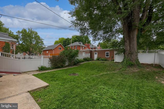 1040 E ORANGE ST, Lancaster, PA 17602