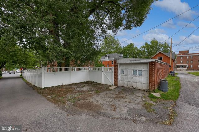 1040 E ORANGE ST, Lancaster, PA 17602