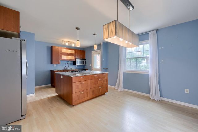 1040 E ORANGE ST, Lancaster, PA 17602